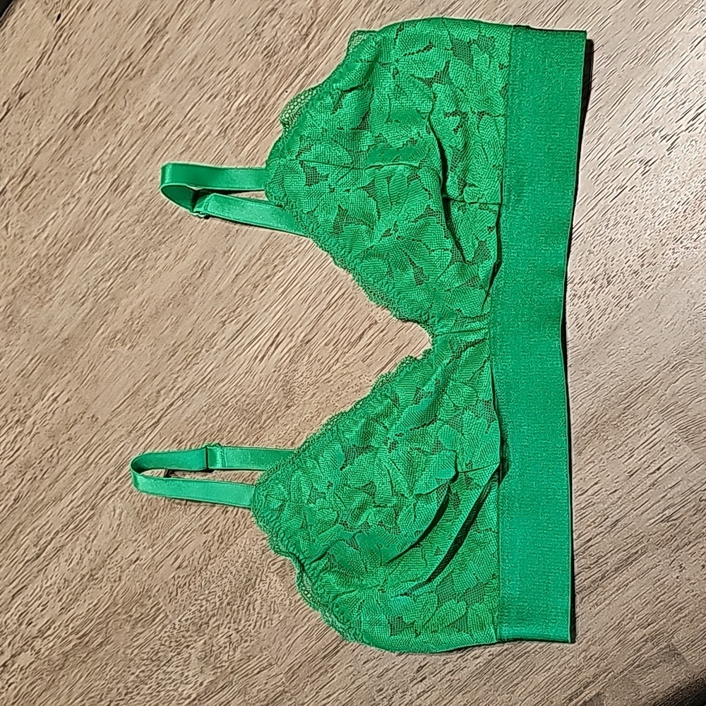 PINK NWOT Victoria's Secret Green Triangle Bralette Size Med 36DD